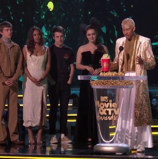 heyitscdubs: thegayfleet:  Love Simon won for BEST KISS!!!!   I’m in love. With