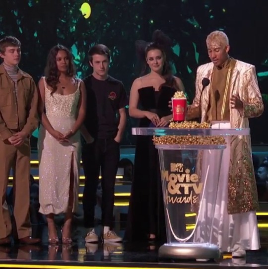 heyitscdubs: thegayfleet:  Love Simon won for BEST KISS!!!!   I’m in love. With him.  