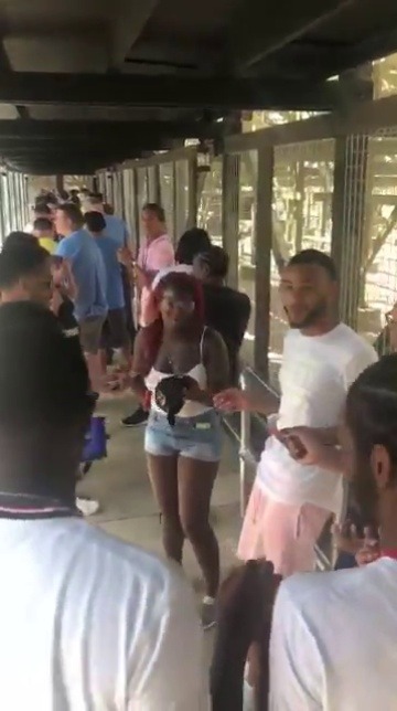 chocolate–goddess: bando–grand-scamyon:   celestialcasanova:  the-ebonymermaid:   alladoreqi:  verssupremacy:   themaynards624:  When you and ya homies need to pass time waiting in line 😂  The white people are shook   I wanna playyyyyy!  i have