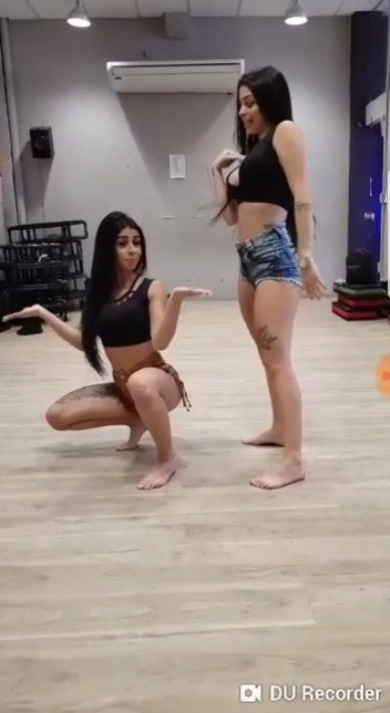 amadorasdobrasil:  Novinhas dançando funk
