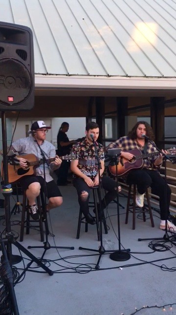 clarencegoesmoo:  Short video of me singing Wonderwall from tonight. Stoked to get to do a set with Jason from Mayday Parade and Go Radio.