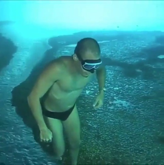 jovialvoidgalaxy: honeycrlz:   astoldbyjasmyn:  verylilpimpin:   oddgay:  beardset:  This fucked me up  It’s an upside down underwater cavern!   Wtf did i just watch   I’m too high for this    Woaaaah   Wowzer 