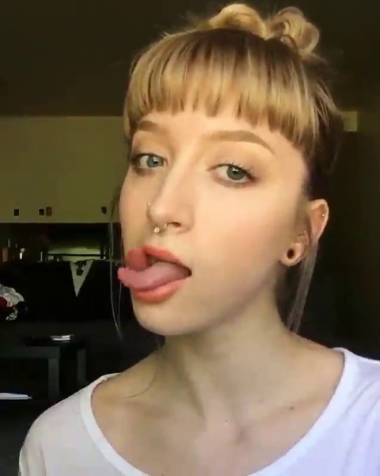 bimbofication-of-little-slut:  allthepiercingsandbodymods:  Instagram: @zluttrell  I’ve always been curious about splitting my tongue. Not exactly the bimbo aesthetic, but imagine the bimbo possibilities of having two prehensile tongues while sucking