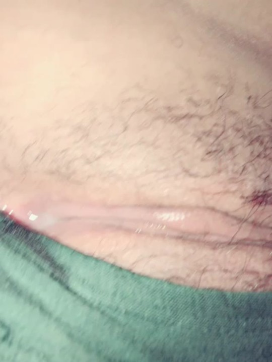 seeds-in-my-tightpussy:  Juice is leaking…💦And my pussy is craving a long thick hard cock