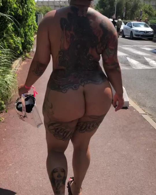 bbwslut4bbcswallow:  bbwfirst:    Thick n smooth  Real street walker