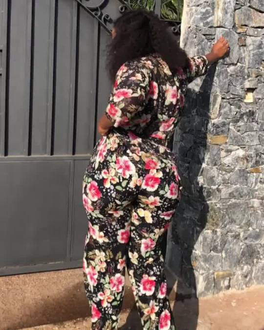 kingjazziedad:  DeliciouslySexy. Curvy. BootiDelicious Mami.Ms Mame__Fosua 💛💙♥️