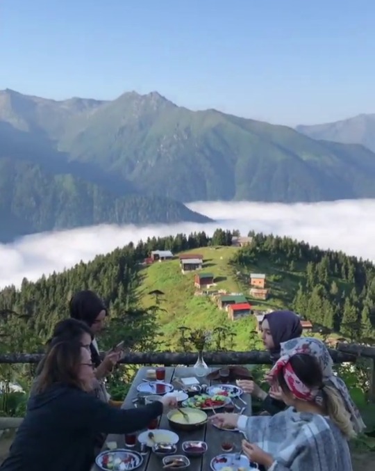 earthstory:  Breakfast far above the clouds, Pokut, Turkey