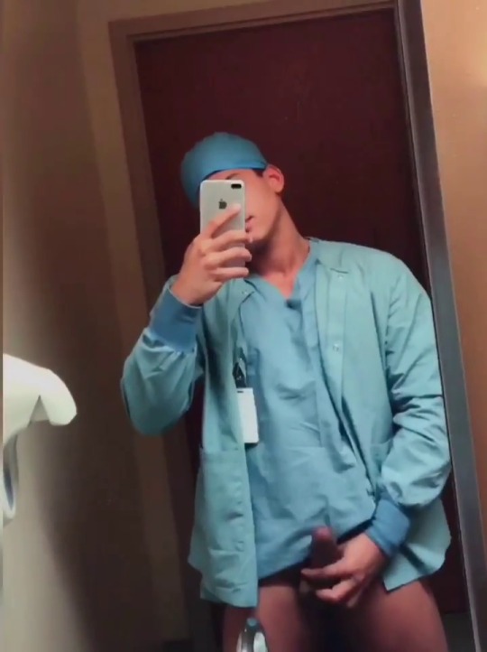 hotladsworld5:  Because junior doctors like to show off too :P  Check out more hot straight guys at our blog here.   