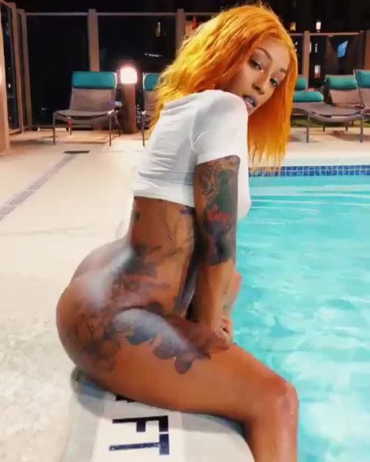 cudamittwerk:    I WOULD EAT THAT ASS, RIGHT THERE IN THE POOL!