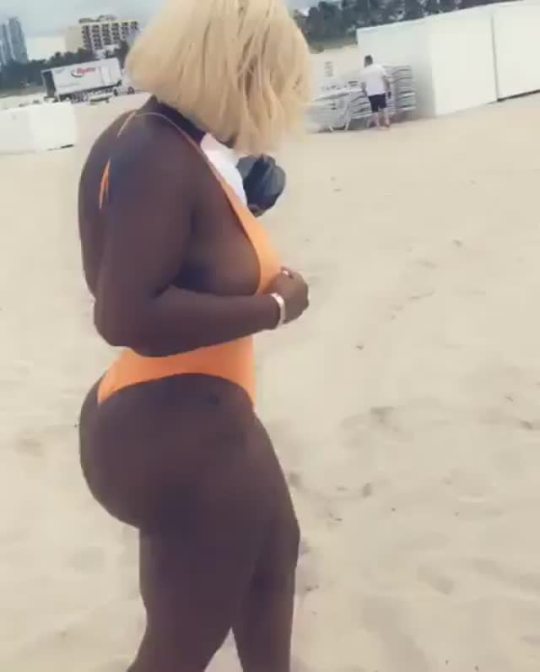 irondelusioncollectorsblog:  Loving the beach 