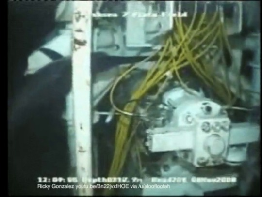 myrandomthoughtsofrandomness: freekbugg:  sixpenceee:  ROV (remotely operated vehicle) operator helps a swordfish stuck in a subsea oil rig (Source)  Free that fish!   Looks like a video game  