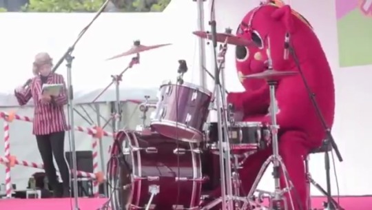 daisenseiben:  bunjywunjy: morthils:  ranger-truth:  sushinfood:  great-tweets:  watch the whole thing, i’m begging you  this is NUTS   Reblogging this again because I found out he’s actually the drummer in an all-mascot metal band called Charamel.