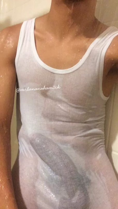 smoothsilk: mrbananaham0ck:   Wet Tee Shirt Contest  MrBananahamock    Big is Beautiful, I love Big! 