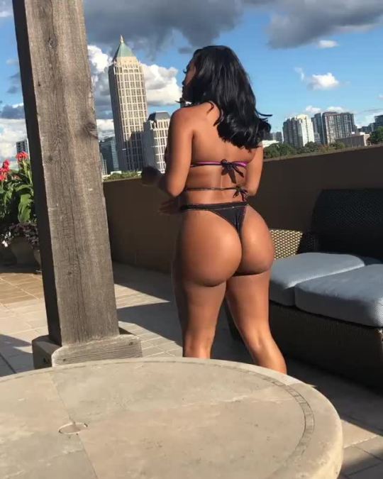 thefinestbeauties:  dawgfan4life:    Lira Galore