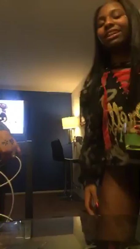 onlythecoldest313:  Who got more of her