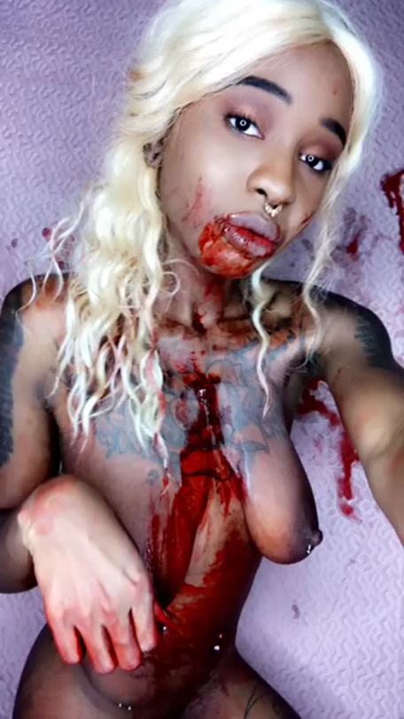 eessac:  Game of Thrones: Blood bath edition!Don’t miss out on my premium! LIVE right now is my cosplaying as Daenerys Targaryen who has a craving to eat hearts?cocks?pussy?find out with a one time payment of ฮ for a lifetime subscription! venmo/cash