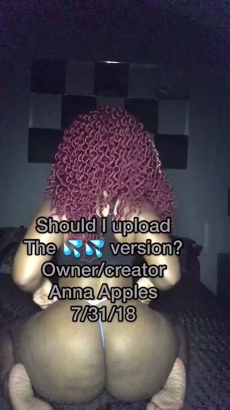 exposing-skeezers1:  Miss Anna Apples