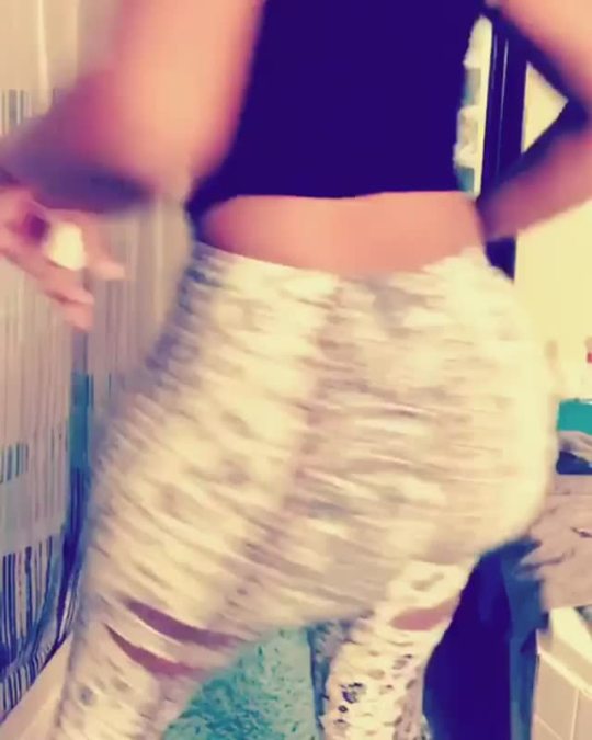 thereallolababy:  bitch ima do me 😏 inbox me for videos must be cash app ready. 