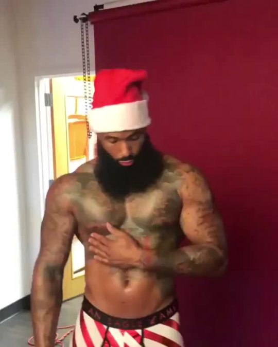 classicman30:  tastyblkman2:treazurebox:  Sexy   Holiday Hotness..   🔥🔥🔥