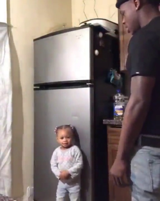 muvataughtme:  cocoabuttabrown:  chrissongzzz:  when your daughter turns into the Hype man😂  Awwww how cute! 💕💕💕   She was so excited 😂 