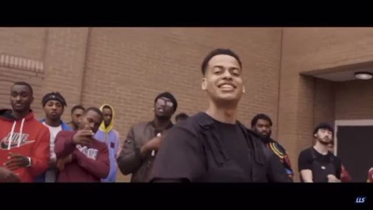 ibeautymarie:  life-of-style:  seethroughhue:  I JUST NEED SOMEBODY TO LOVE    Unmute this😂😂  Found the full video! 