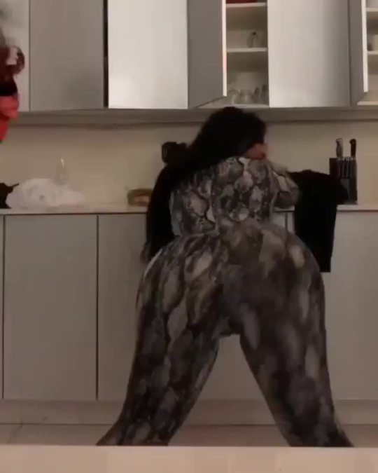 bossjuanadadon: roadruner16:    HONORARY GWADDD DAMNNN THEY GOTT A PHATT ASS BOOTAY  