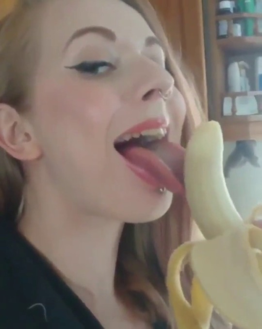 wit-and-sexuality:  🍌