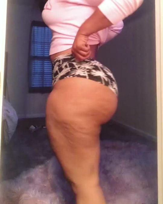 bigbuttsthickhipsnthighs:  bigbootydepot: Heyghettobarbie   Love me some Ghetto Barbie!!!!!!!!!!!!