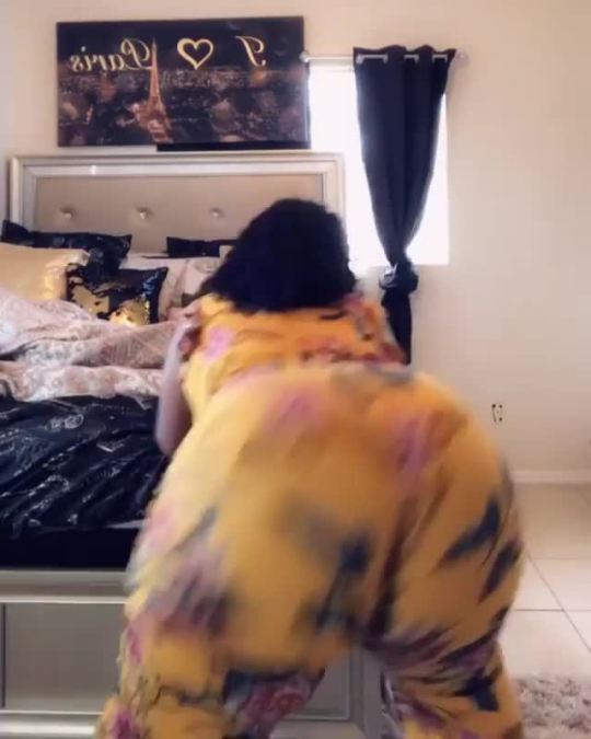 phat-booty-cheeks:  