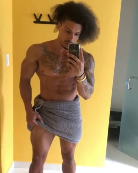 blackmenrule:  Big Hair, Big Muscles, Big EverythingBet you want him to drop that