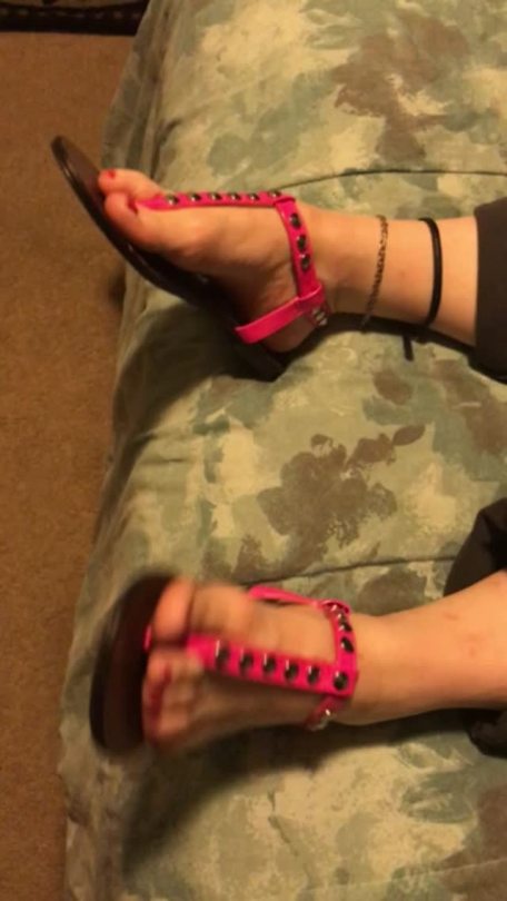 matrix1111:  If you are a fan of women wearing these types of sandals, you will want to check out future clips.  If or when I get 100 comments, we will post more clips.