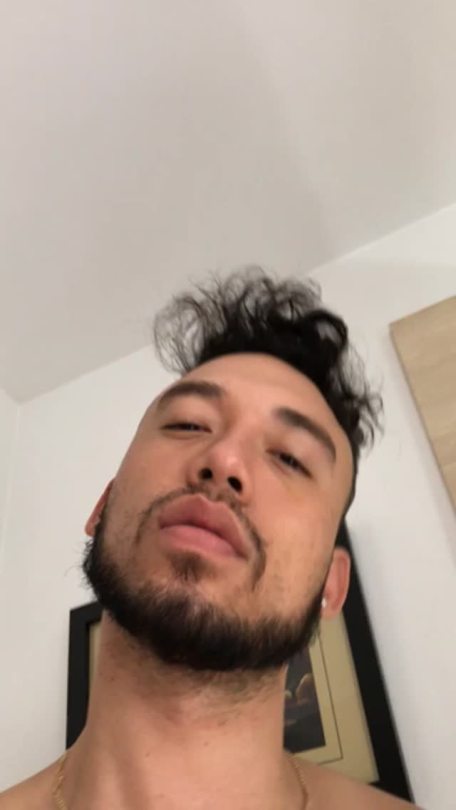 briannieh:  Good morning from Los Angeles, featuring me &amp; my crazy morning hair 🤪
