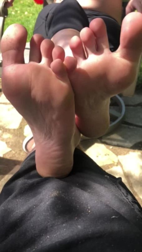 amateurali3ns:  👣💦💦