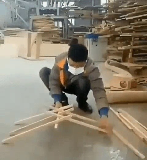 kajapornoegyebek: nwmia:  rockfarkas:  sixpenceee:  Making a DaVinci bridge out of a pile of wooden sticks Source  jóreggelt   Magic!   p0rn 