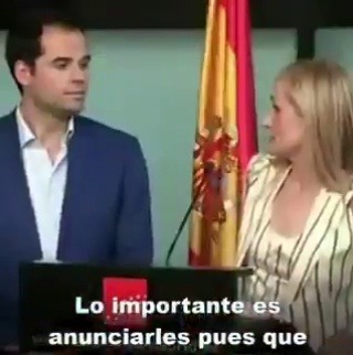 @Yo_Soy_AsinMadre mia.  Que tenga que venir The New York Times a decir que Albert Rivera es un camaleón y un derechista rancio porque ningún medio de comunicación español se atreva dice mucho del periodismo de este país…