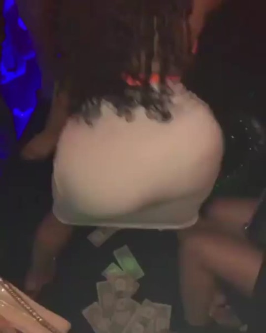 she2damnthick:@jazmynekyng twerk that booty 