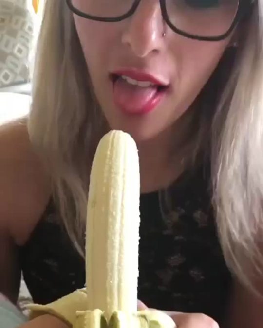 https://66.media.tumblr.com/tumblr_pvdu2mvPwM1s6ghe7_frame1.jpg
