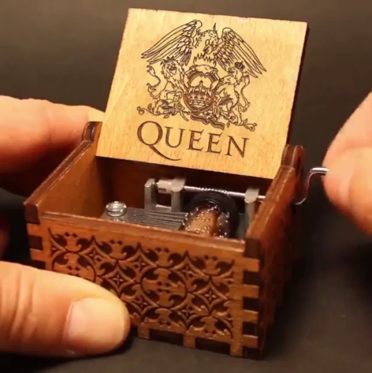 welovethe90s:Original hand crank Music Box, just turn the handle and it will play this well-known tune by Queen. Try on wood or glass or different surfaces for a new sound. This music box makes a great gift for any music lover.  Check them out HERE