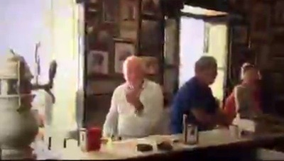 orny1312: Momentazo un periodista de la BBC graba un reportaje sobre Cádiz… e irrumpe La Uchi!