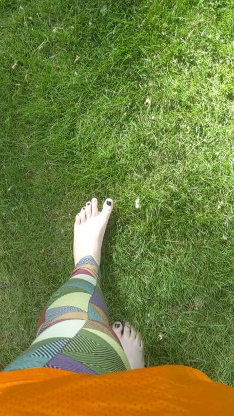 goddessemmalee:Soft grass for lonely toes