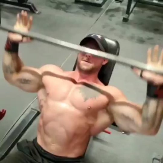 thetitanhorde:Kevin James  roided monster getting even stronger 