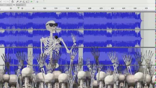 kadabura:To celebrate the first of Halloween, I have to share with you my recent discovery: The Living Tombstone’s remix of Spooky Scary Skeletons and Freaks by Timmy Trumpet & Savage have the same BPM.