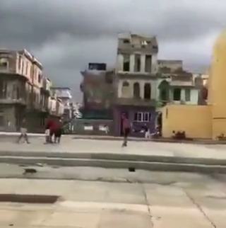   @alejandrosanmo·No son las consecuencias del socialismo sino del Huracán Irma. Por cierto, en EEUU dejó12 muertos. En Cuba ninguno.@JavierSalasCABA¿Guerra Civil?. No  