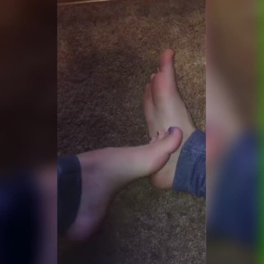 canvascoveredfeet-deactivated20:footybaby:Would you massage, lick and suck these feet if I let you? 👣Without question!