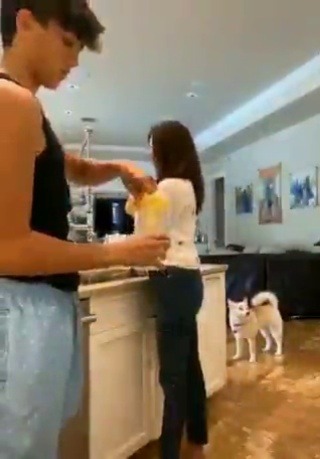 orny1312:Mi abuela reaccionaba igual…. que la segunda,