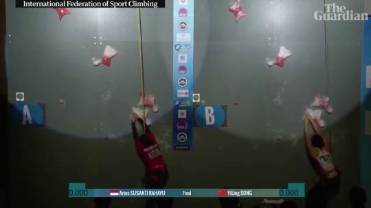 eowyntheavenger: justeasing:  randomslasher:  theunimpairedcondition: So, the women’s speed climbing world record got smashed today by Aries Susanti Rahayu (@AriesClimber). 6.995 s. First posted sub 7 sec time (with a splinted middle finger!). Amazeballs!