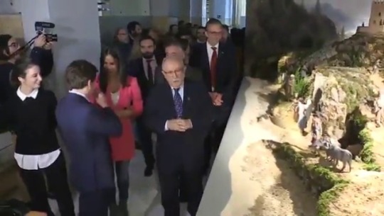 Madrid Almeida inaugura su primer belén como alcalde de Madrid El Ayuntamiento recupera así la tradición de inaugurar este belén de estilo hebreo.