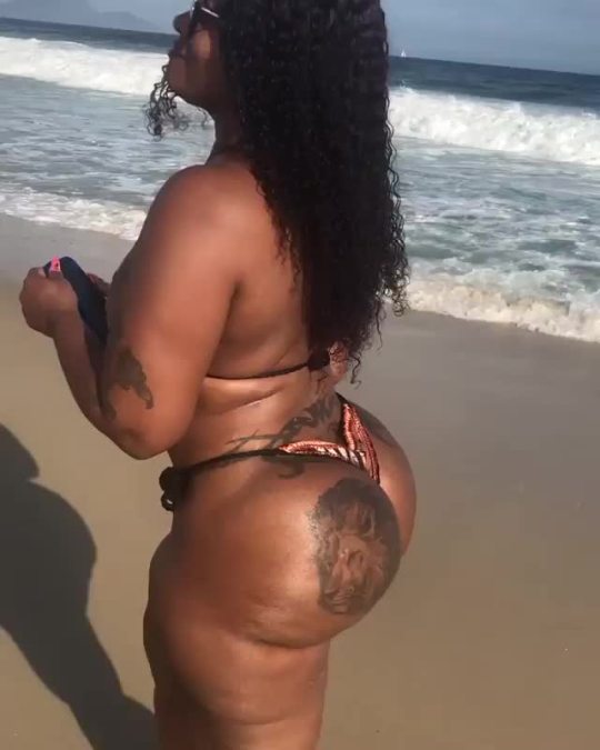 fatjuicyassesplus:risque-photography:Kee