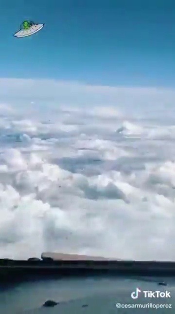 orny1312:Grabado por el piloto comercial César Murillo el pasado mes de enero sobre los cielos de Medellín, Colombia.