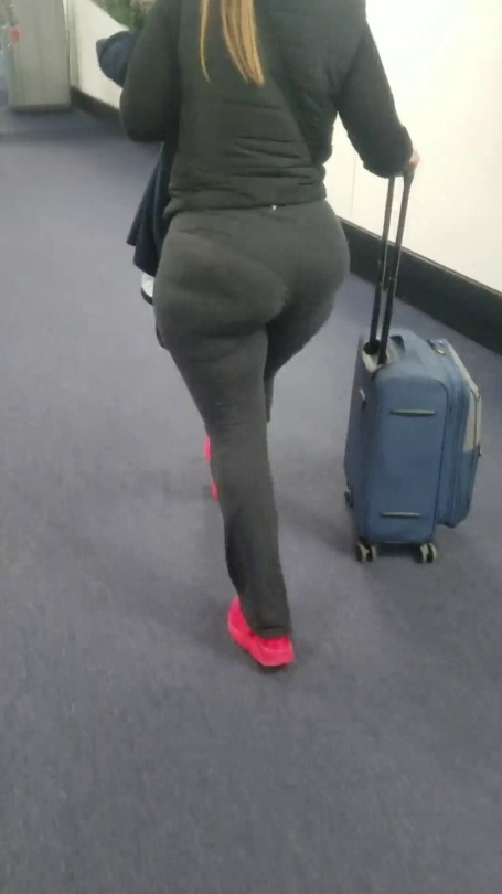 rarecandids:  😍 😍 oldie but goodie this fat ass latina milf was attracting